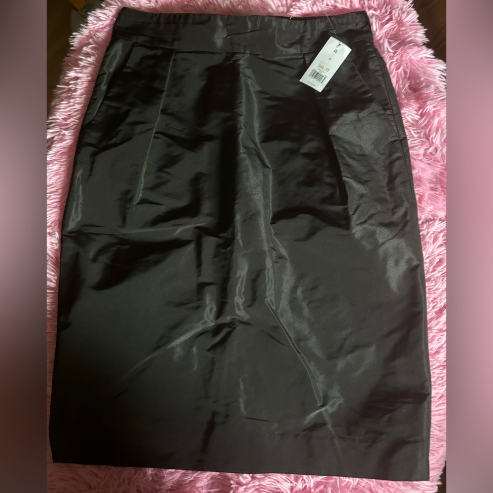 NWT Banana Republic sz 6 long nylon (heavy windbreaker material) slit in back